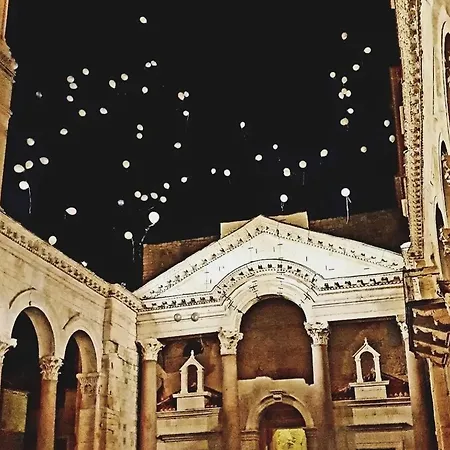 Dalmatian In The Center 아파트 *